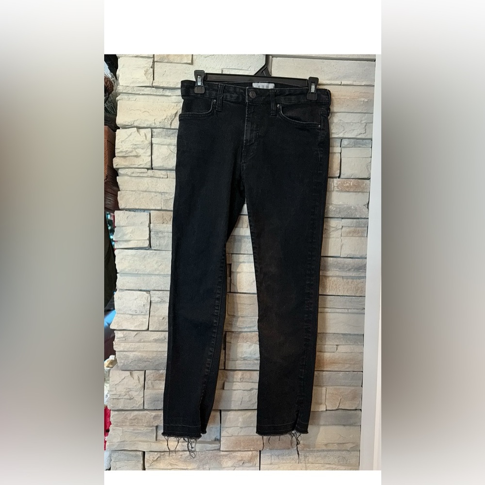 We The Free Jeans Womens Size 26 Black Denim Raw Bottom Hem Stretch 25 in Inseam